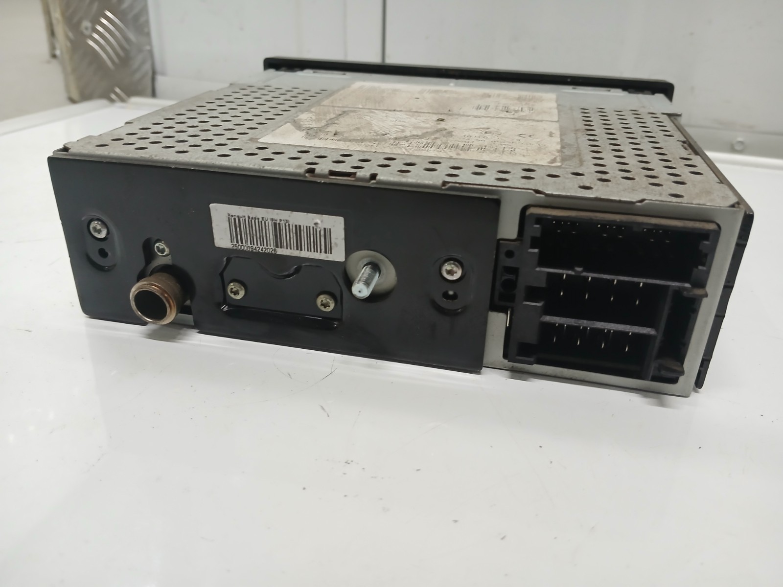 Renault Premium Radio 7428448925 7422192838 * USED TRUCK HGV PARTS UK * - Image 2